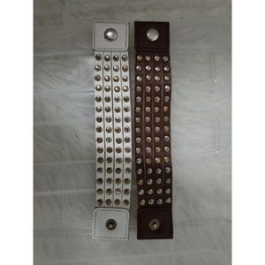 YIK Fung Brown/White bracelets
